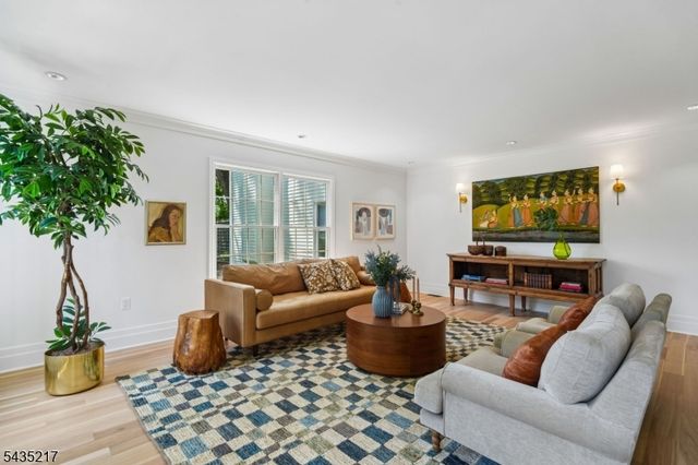 658 Ridgewood Rd 1, Maplewood Twp., NJ 07040