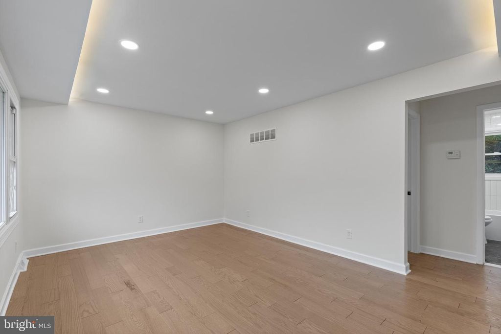 Image 12 of property listing at 5434 DOGWOOD, Gwynn Oak, MD 21207