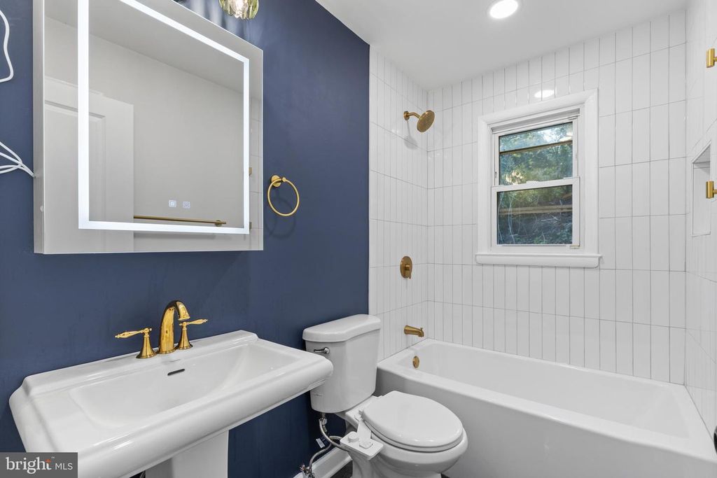 Image 16 of property listing at 5434 DOGWOOD, Gwynn Oak, MD 21207
