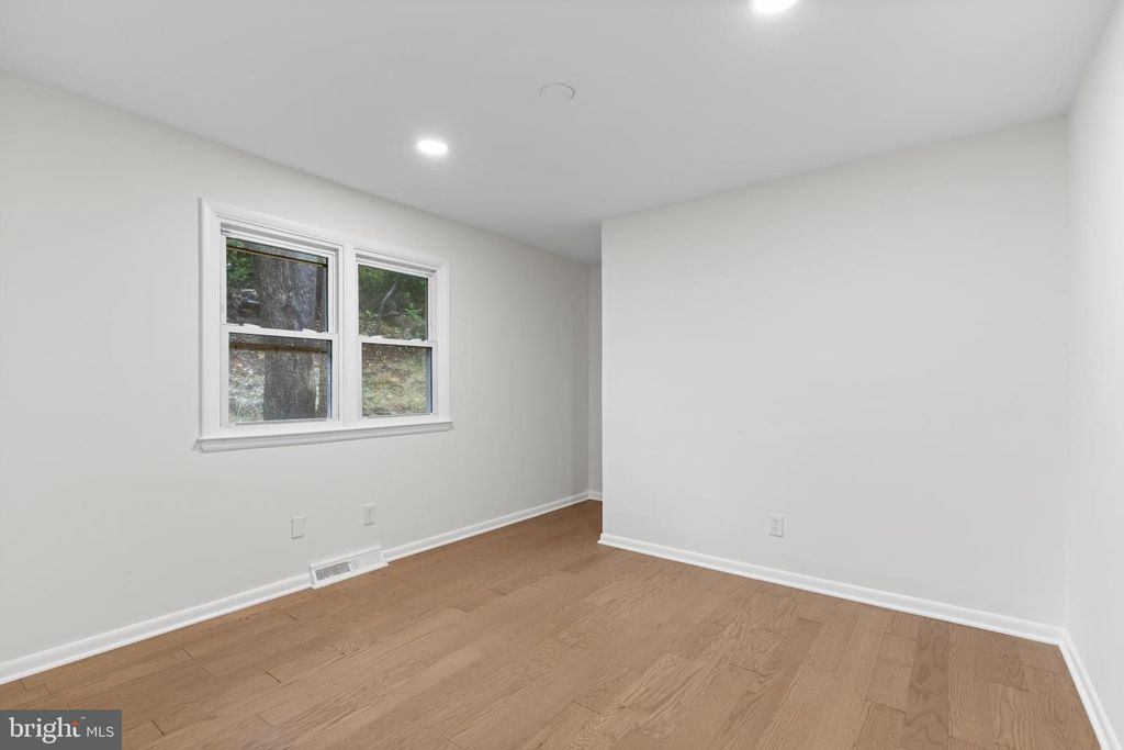 Image 18 of property listing at 5434 DOGWOOD, Gwynn Oak, MD 21207