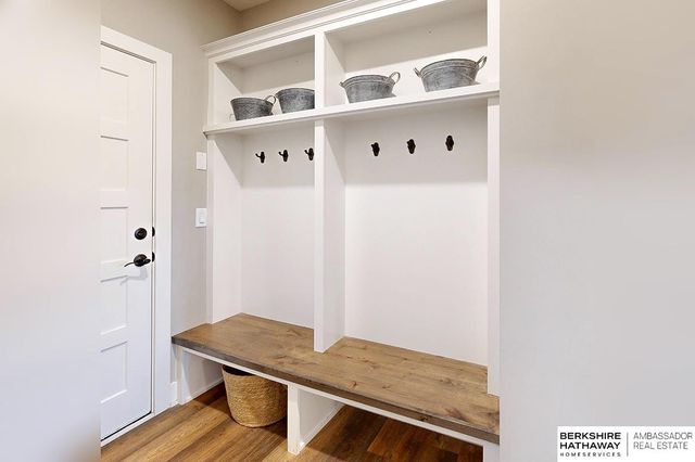 19016 Hazelnut Drive, Gretna, NE 68028