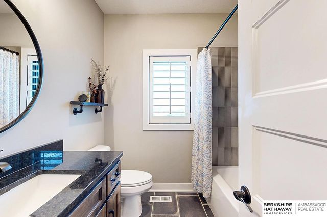 19016 Hazelnut Drive, Gretna, NE 68028