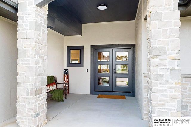 19016 Hazelnut Drive, Gretna, NE 68028