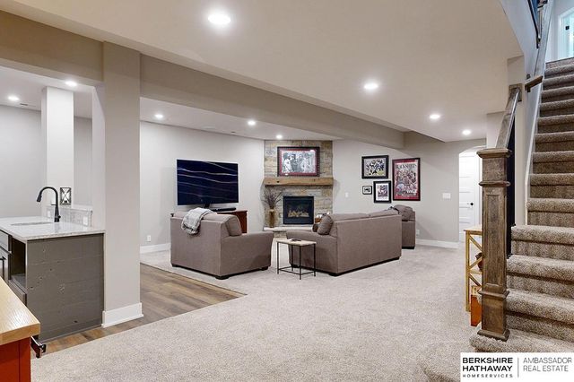 19016 Hazelnut Drive, Gretna, NE 68028