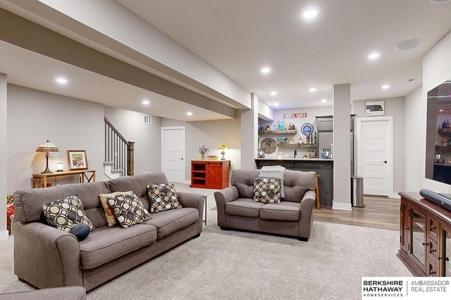 19016 Hazelnut Drive, Gretna, NE 68028