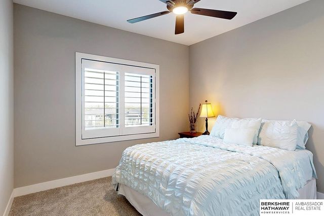 19016 Hazelnut Drive, Gretna, NE 68028