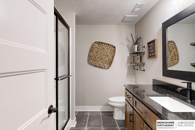 19016 Hazelnut Drive, Gretna, NE 68028