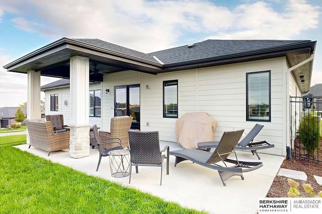 19016 Hazelnut Drive, Gretna, NE 68028