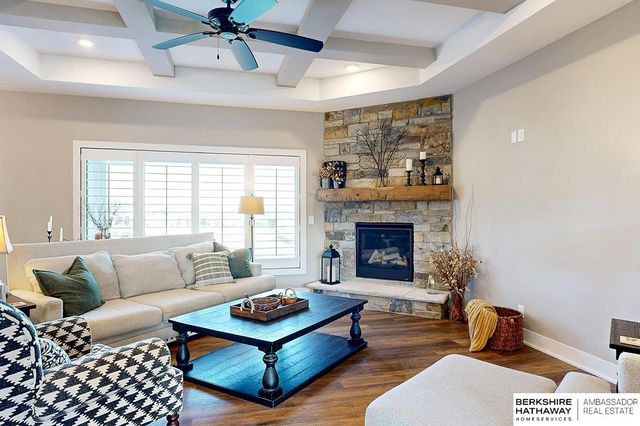 19016 Hazelnut Drive, Gretna, NE 68028