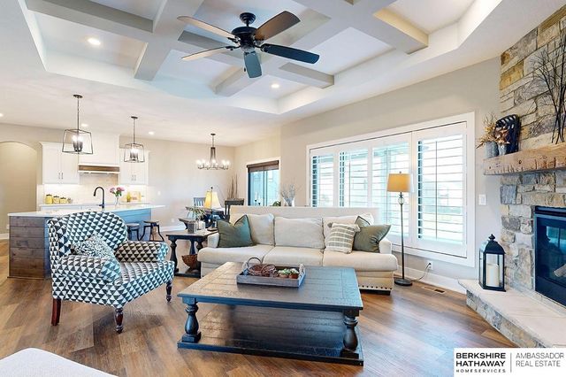 19016 Hazelnut Drive, Gretna, NE 68028