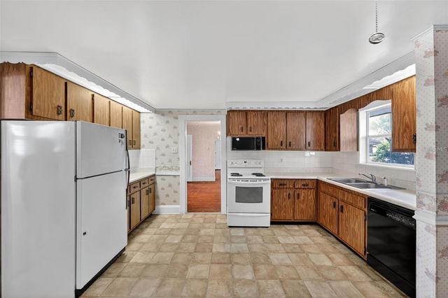 5806 N CHEROKEE AVENUE, Tampa, FL 33604
