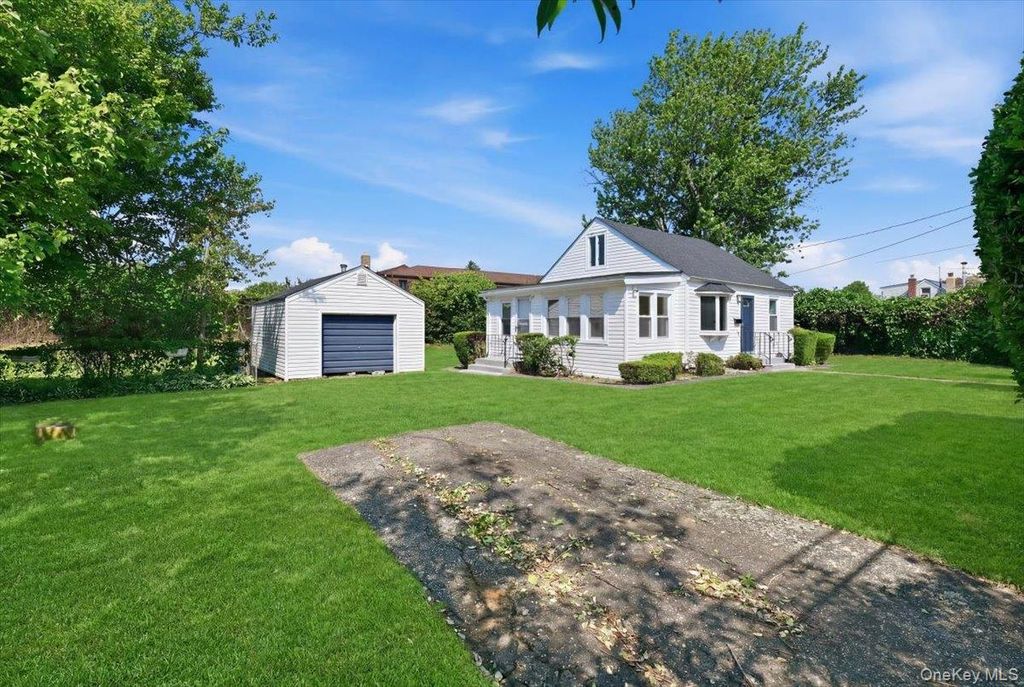 310 West Drive, Copiague, NY 11726 — photo 2