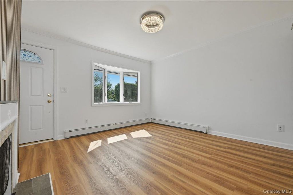 310 West Drive, Copiague, NY 11726 — photo 4