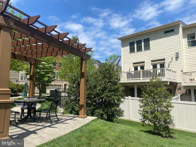 2358 CHADLINGTON RD, Falls Church, VA 22043