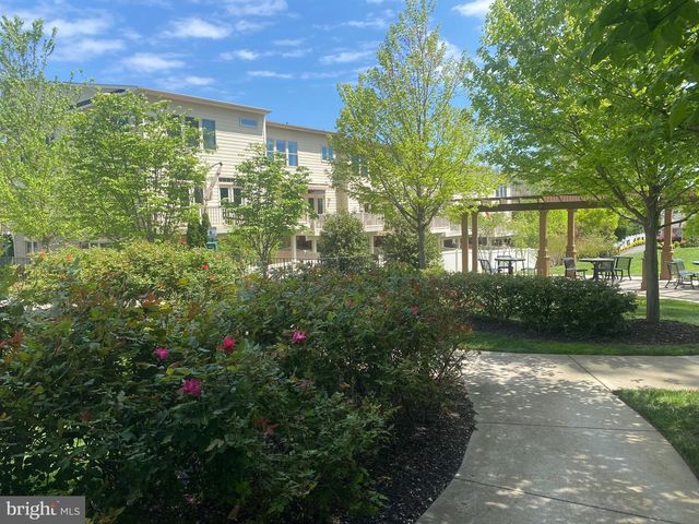 2358 CHADLINGTON RD, Falls Church, VA 22043