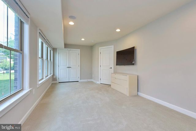 2358 CHADLINGTON RD, Falls Church, VA 22043