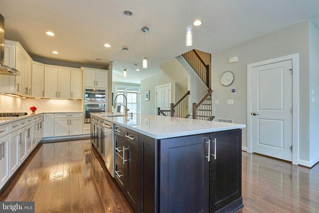 2358 CHADLINGTON RD, Falls Church, VA 22043