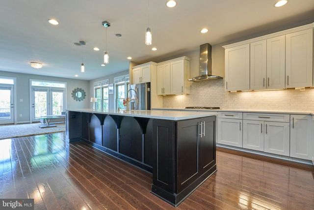2358 CHADLINGTON RD, Falls Church, VA 22043