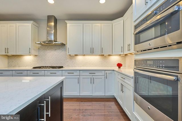 2358 CHADLINGTON RD, Falls Church, VA 22043