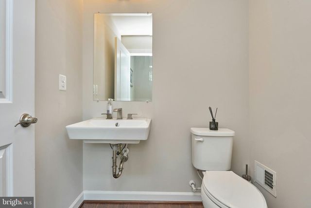 2358 CHADLINGTON RD, Falls Church, VA 22043
