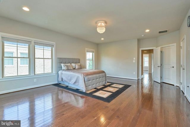 2358 CHADLINGTON RD, Falls Church, VA 22043