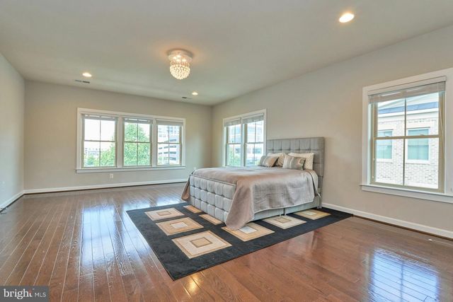 2358 CHADLINGTON RD, Falls Church, VA 22043