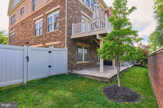 2358 CHADLINGTON RD, Falls Church, VA 22043