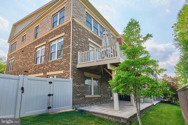 2358 CHADLINGTON RD, Falls Church, VA 22043