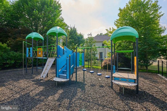 2358 CHADLINGTON RD, Falls Church, VA 22043