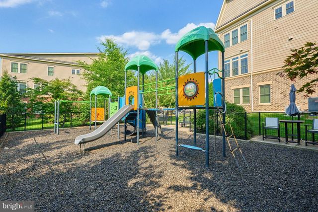 2358 CHADLINGTON RD, Falls Church, VA 22043