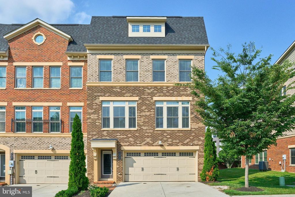 2358 CHADLINGTON RD, Falls Church, VA 22043