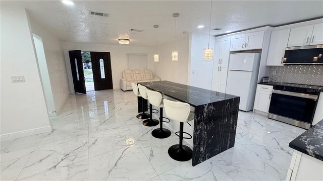 707 INNERGARY PLACE, Valrico, FL 33594