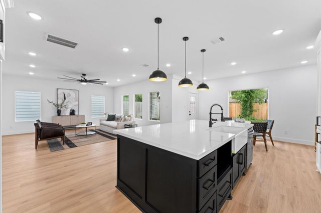 514 Melbourne Street A, Houston, TX 77022