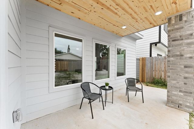 514 Melbourne Street A, Houston, TX 77022