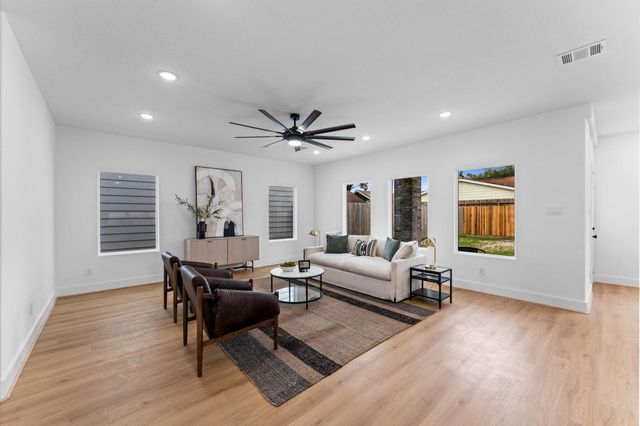 514 Melbourne Street A, Houston, TX 77022