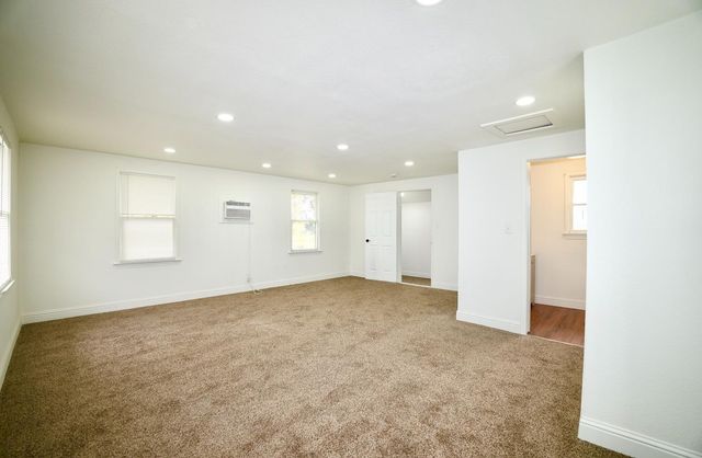 1305 E Fedora, Fresno, CA 93704