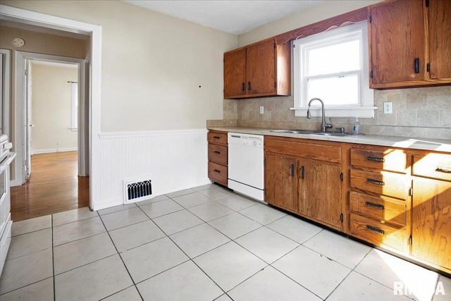 932 N 2ND Street, Springfield, IL 62702