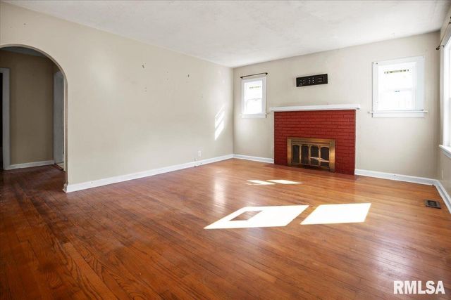 932 N 2ND Street, Springfield, IL 62702