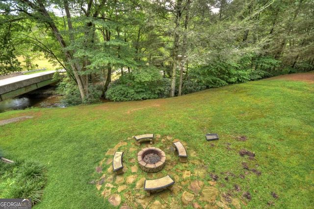 111 Laurel Crossing, Blue Ridge, GA 30513