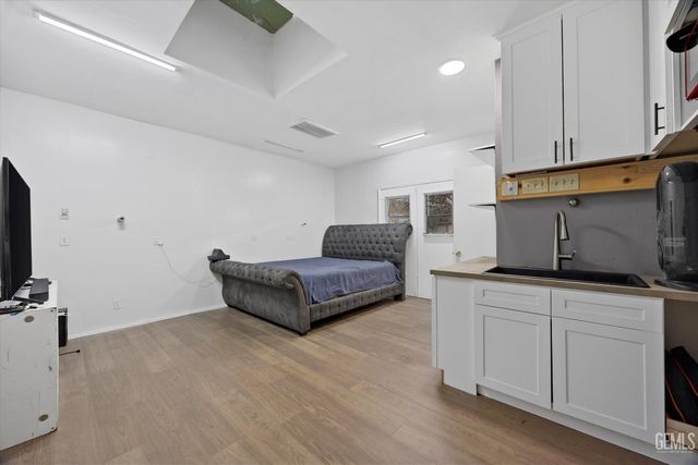 715 Francis Street, Bakersfield, CA 93308