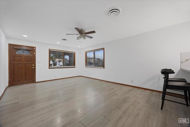 715 Francis Street, Bakersfield, CA 93308