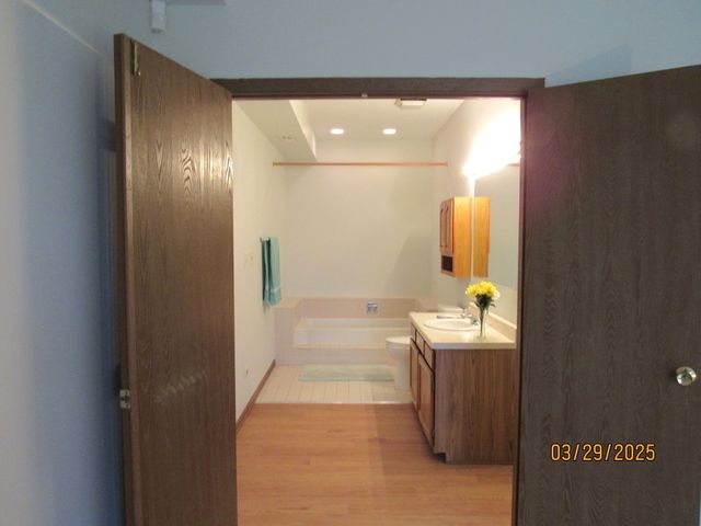 1735 Chesapeake Lane 7, Schaumburg, IL 60193