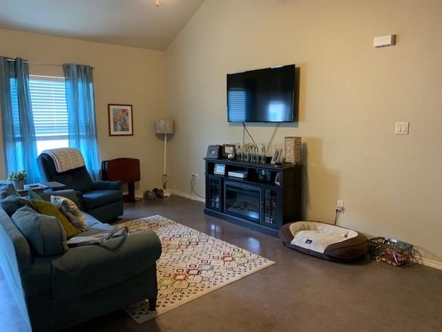 577 JACK RABBIT LN B, Buda, TX 78610