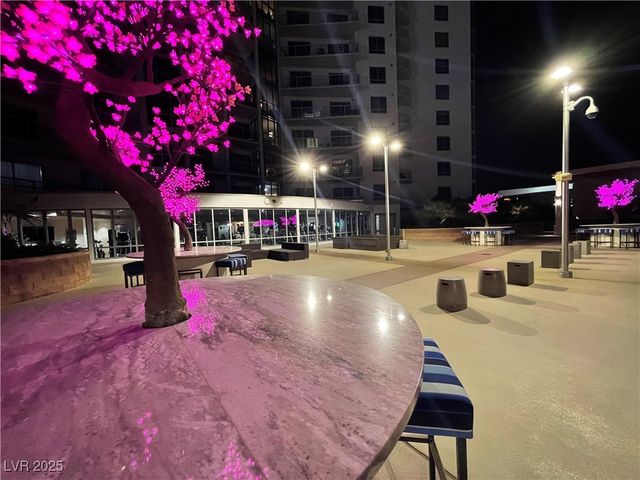 200 West Sahara Avenue 2211, Las Vegas, NV 89102