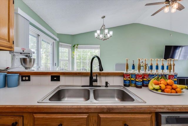 1932 S Leeanne Lane, Wichita, KS 67207