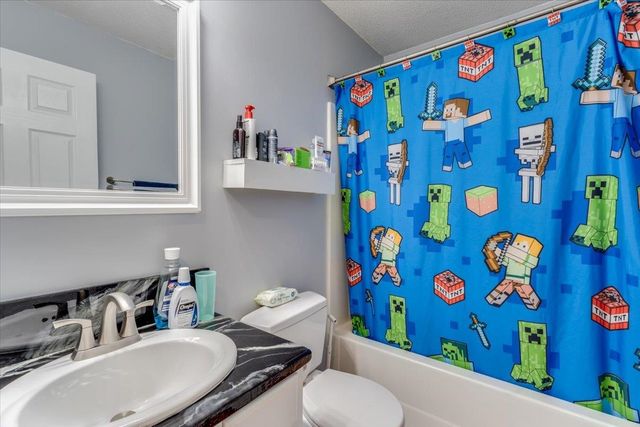 1932 S Leeanne Lane, Wichita, KS 67207