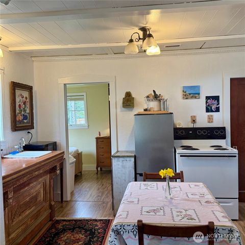 26414 Ridge Avenue, Ocean Park, WA 98640