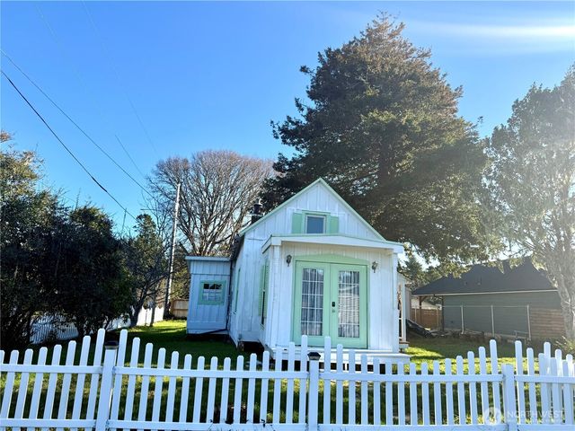 26414 Ridge Avenue, Ocean Park, WA 98640