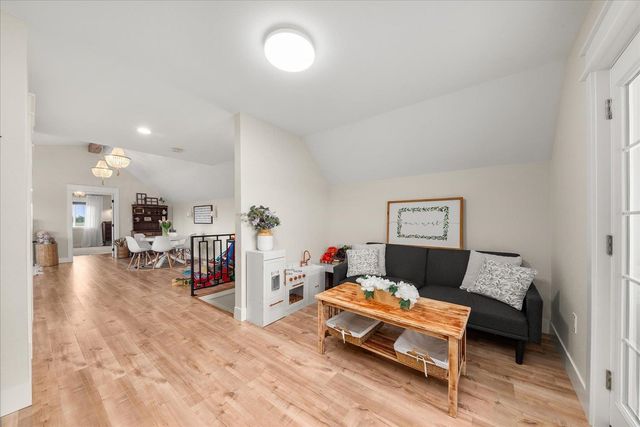 15921 W Four Mound Rd, Nine Mile Falls, WA 99206