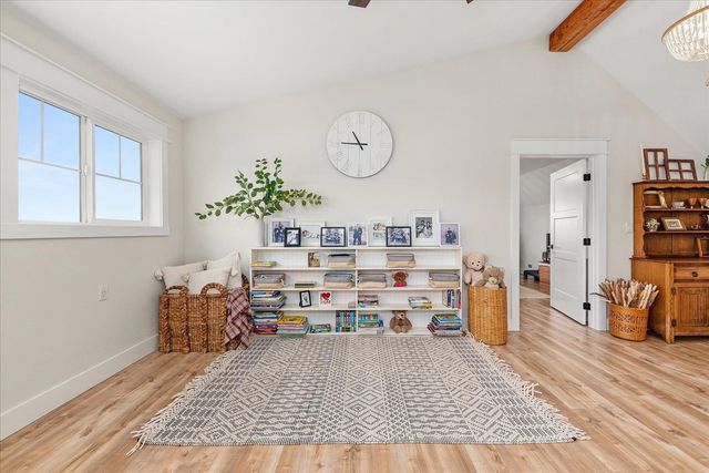 15921 W Four Mound Rd, Nine Mile Falls, WA 99206